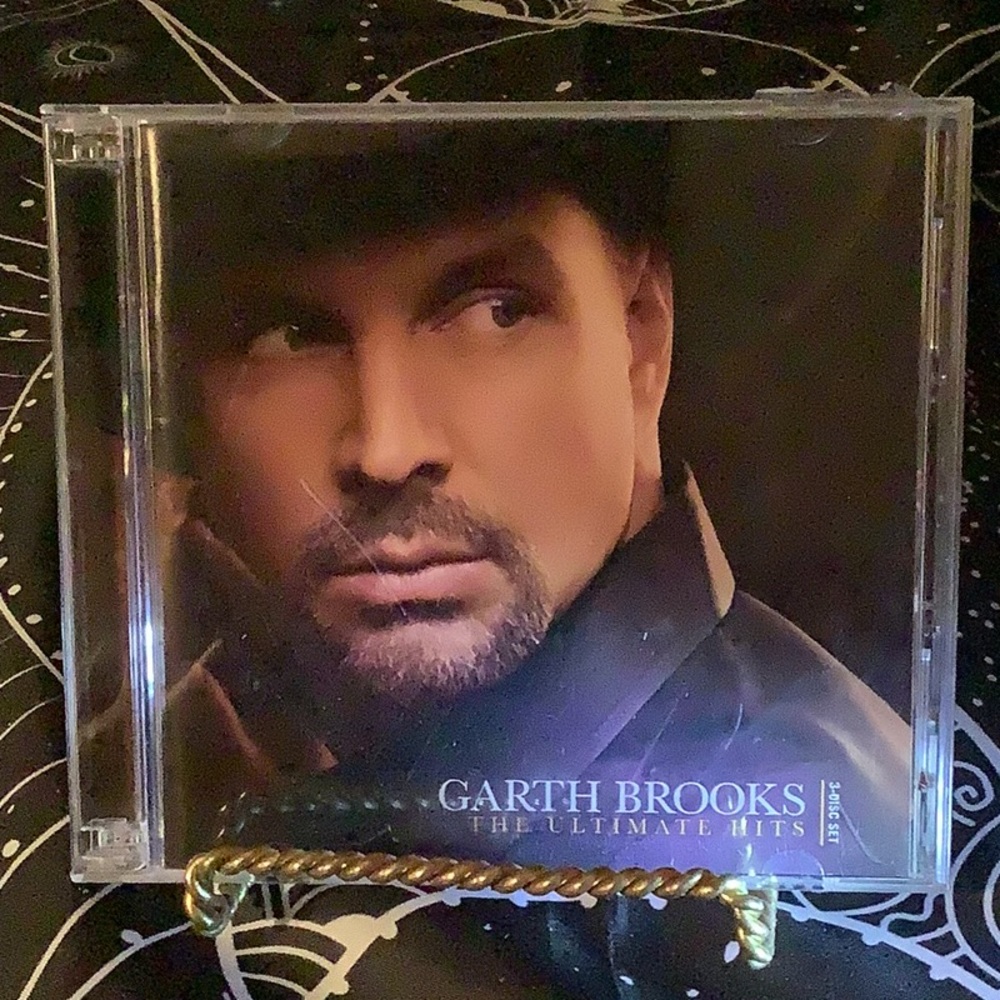 Garth Brooks the ultimate hits cd 33 songs on the DVD video includes 3 C…